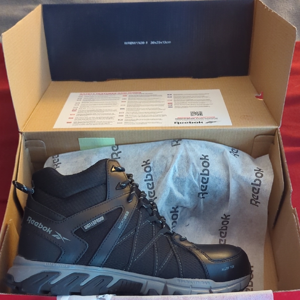 Reebok Men's Black Athletic Shoes